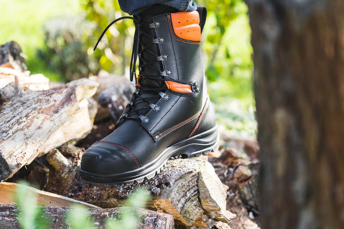 Forestry boots Fraker Logger orange – In use 10