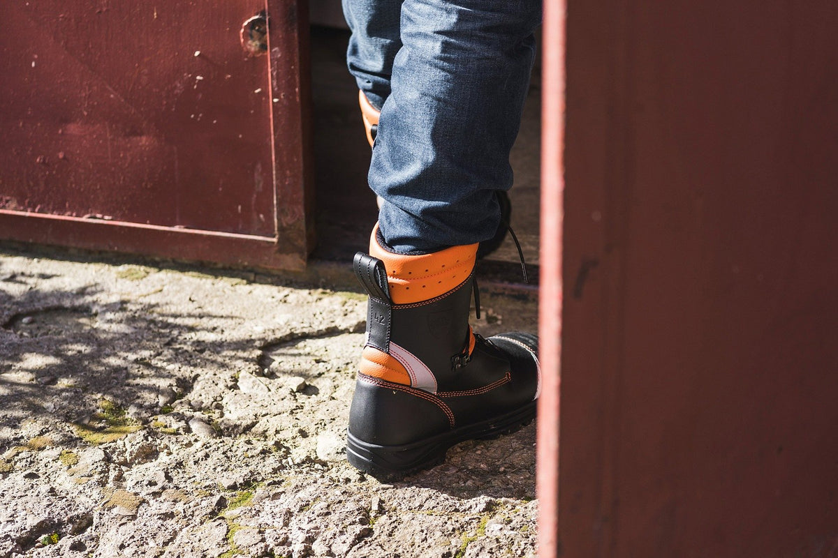 Forestry boots Fraker Logger orange – In use 5