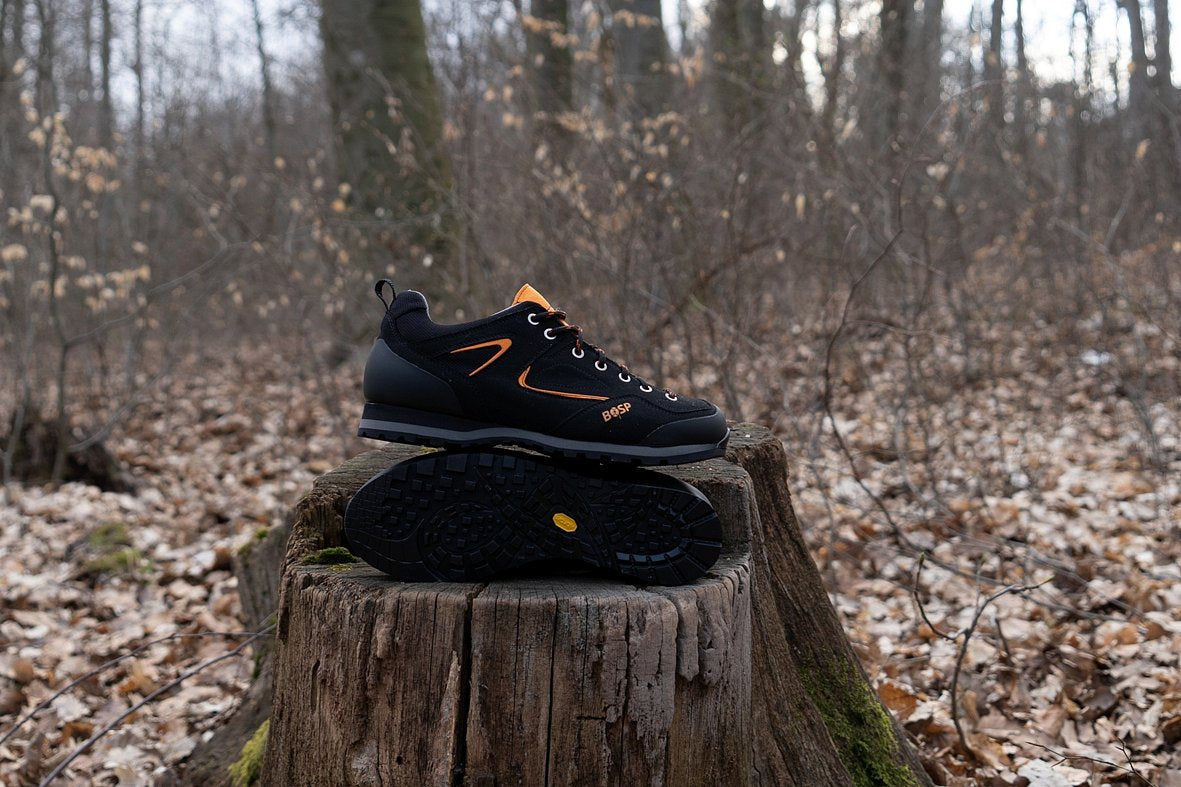 Hiking shoes Grifit Orange – In use 5