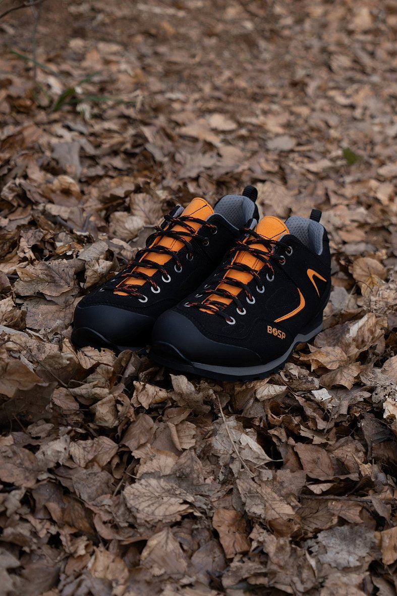 Hiking shoes Grifit Orange – In use 3