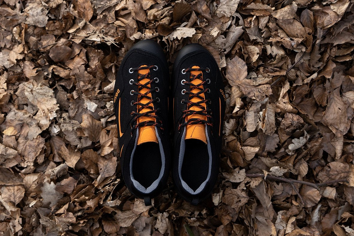 Hiking shoes Grifit Orange – In use 1