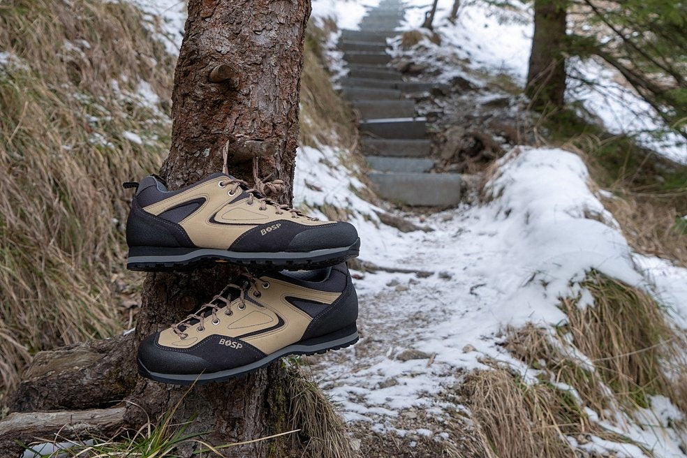 Hiking shoes Grifit Camel – In use 4