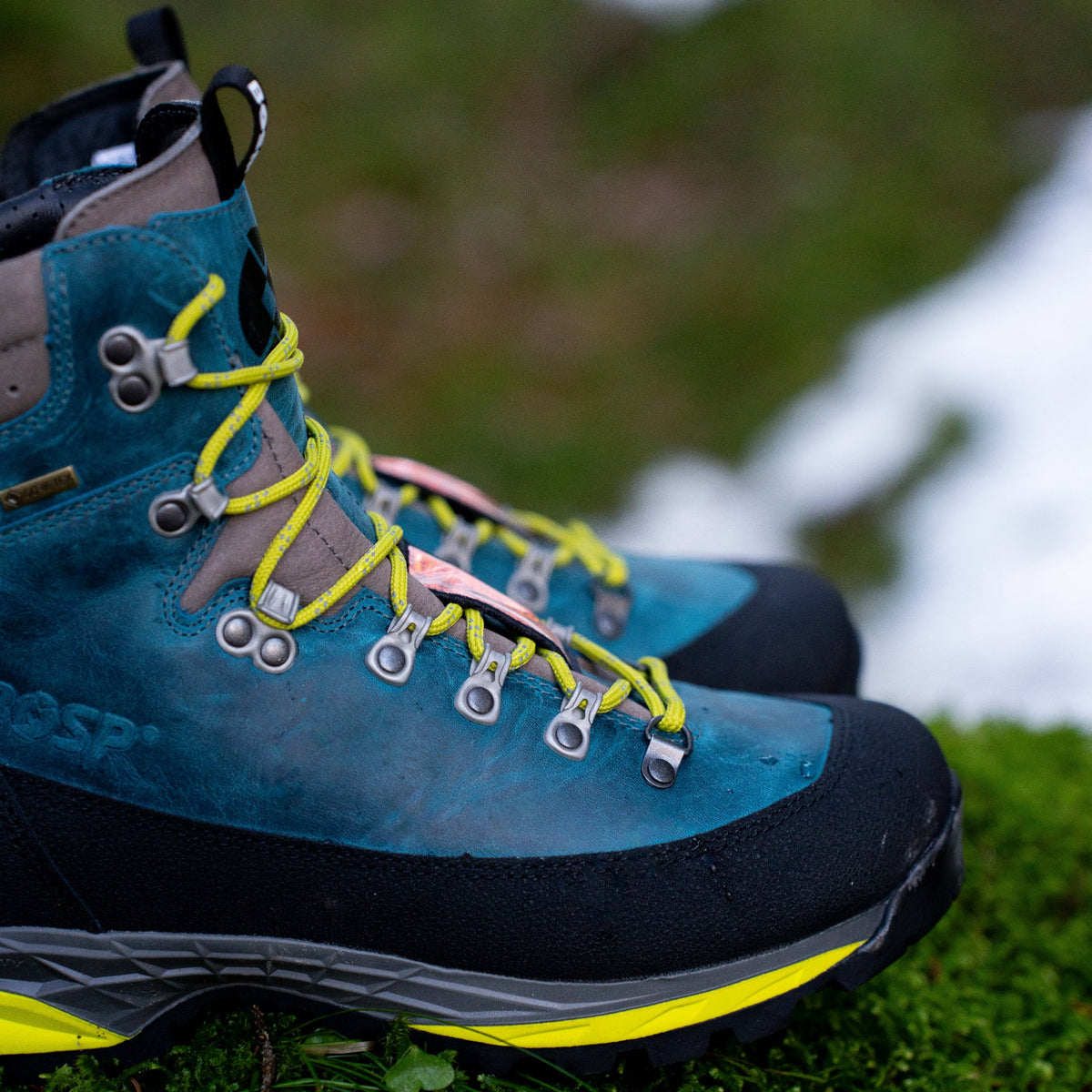 Hiking shoes Caledon Pro II Azure – In use 21