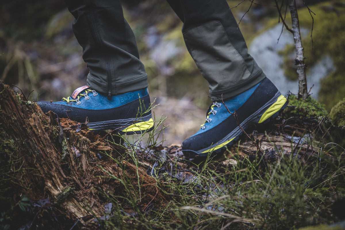 Hiking shoes Caledon Pro II Azure – In use 4