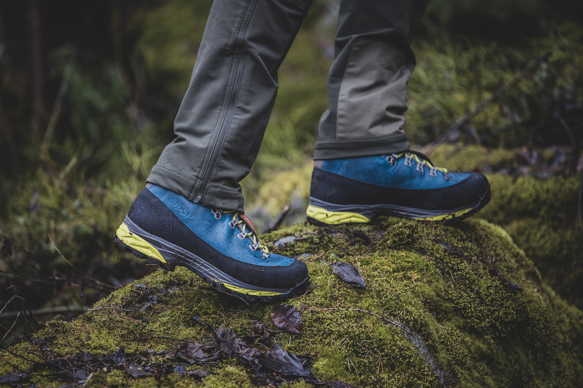 Hiking shoes Caledon Pro II Azure – In use 16