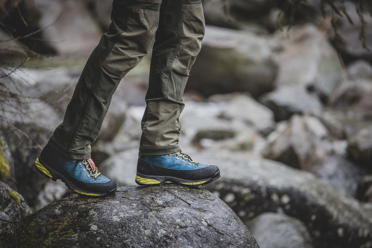 Hiking shoes Caledon Pro II Azure – In use 5