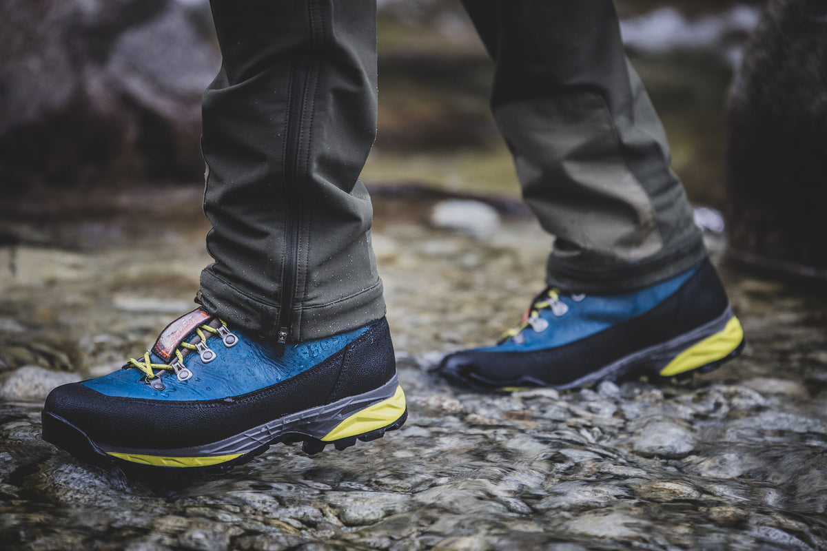 Hiking shoes Caledon Pro II Azure – In use 19