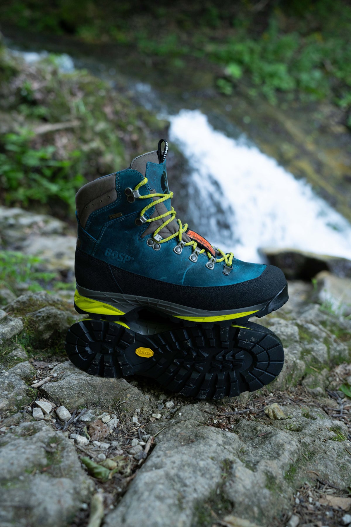 Hiking shoes Caledon Pro II Azure – In use 14