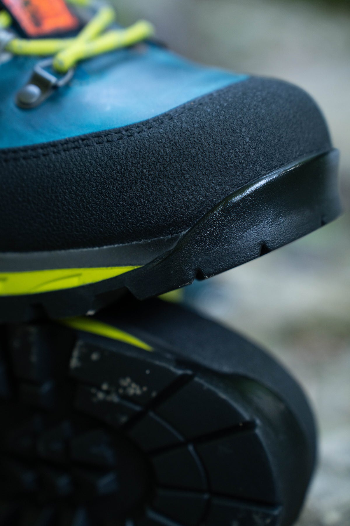 Hiking shoes Caledon Pro II Azure – In use 17