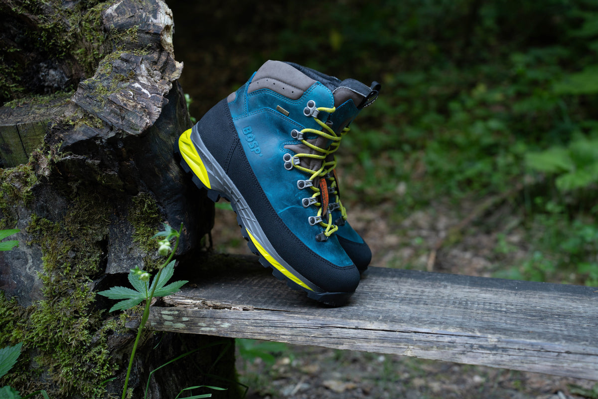 Hiking shoes Caledon Pro II Azure – In use 23