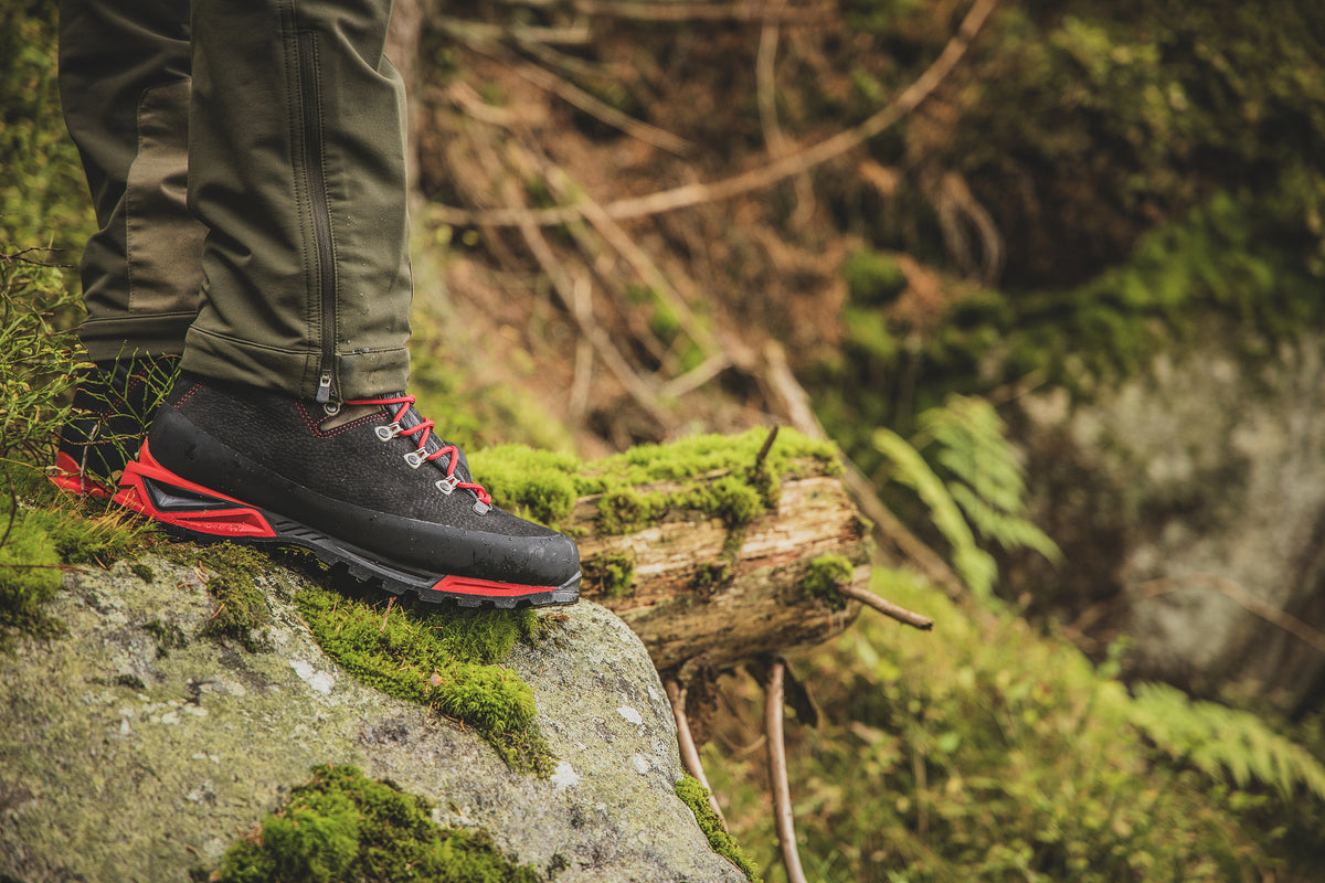 Hiking shoes Ural Pro Tech BLK – In use 3
