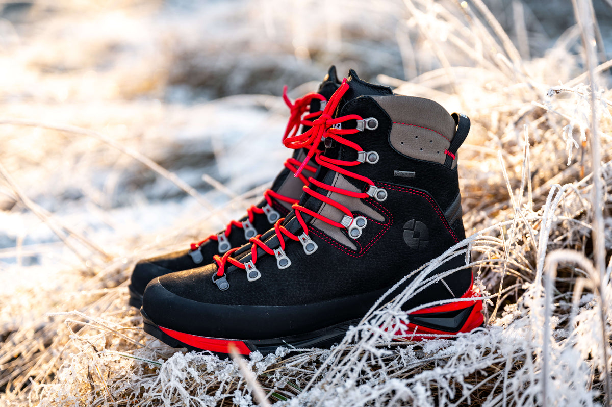 Hiking shoes Ural Pro Tech BLK – In use 4