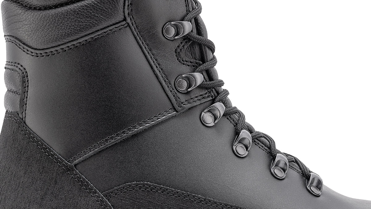 Squad Black – Mittlere Schuhsteifigkeit